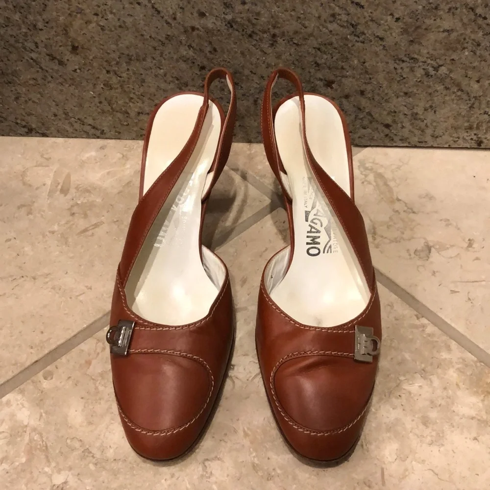Vintage Salvatore Ferragamo Y2K leather slingback round toe contrast stitch heel
